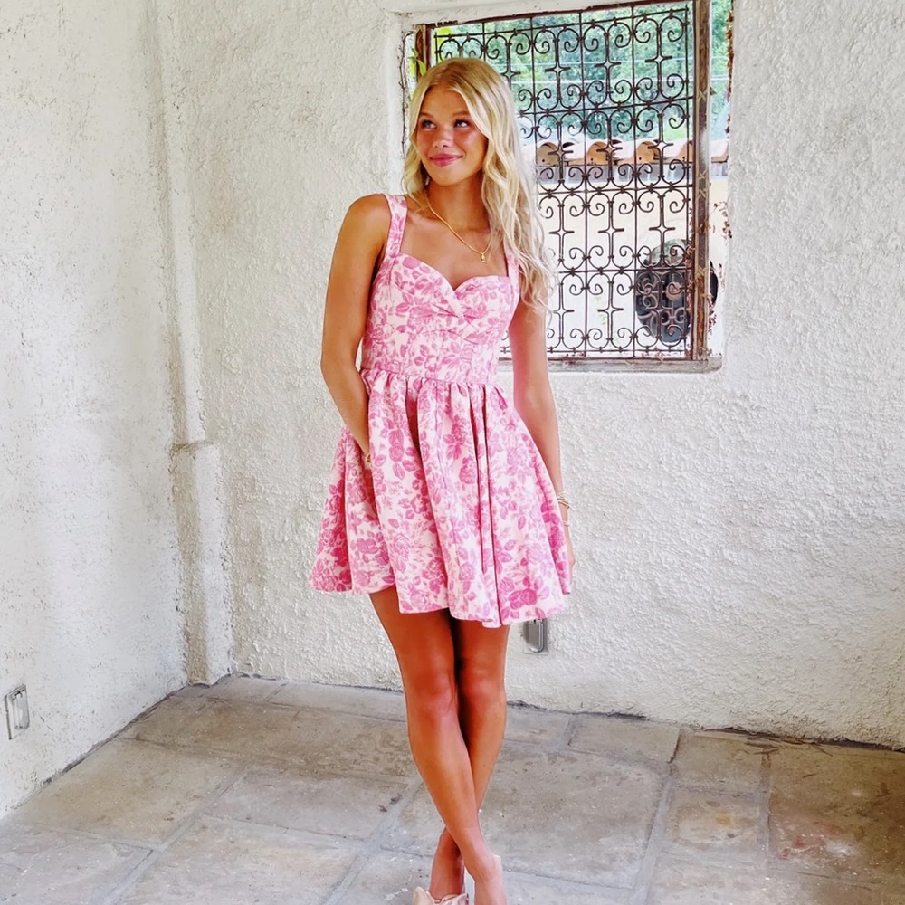 Boutique Dress, Floral Pattern, Gold & Silver Lining, has padding in chest!